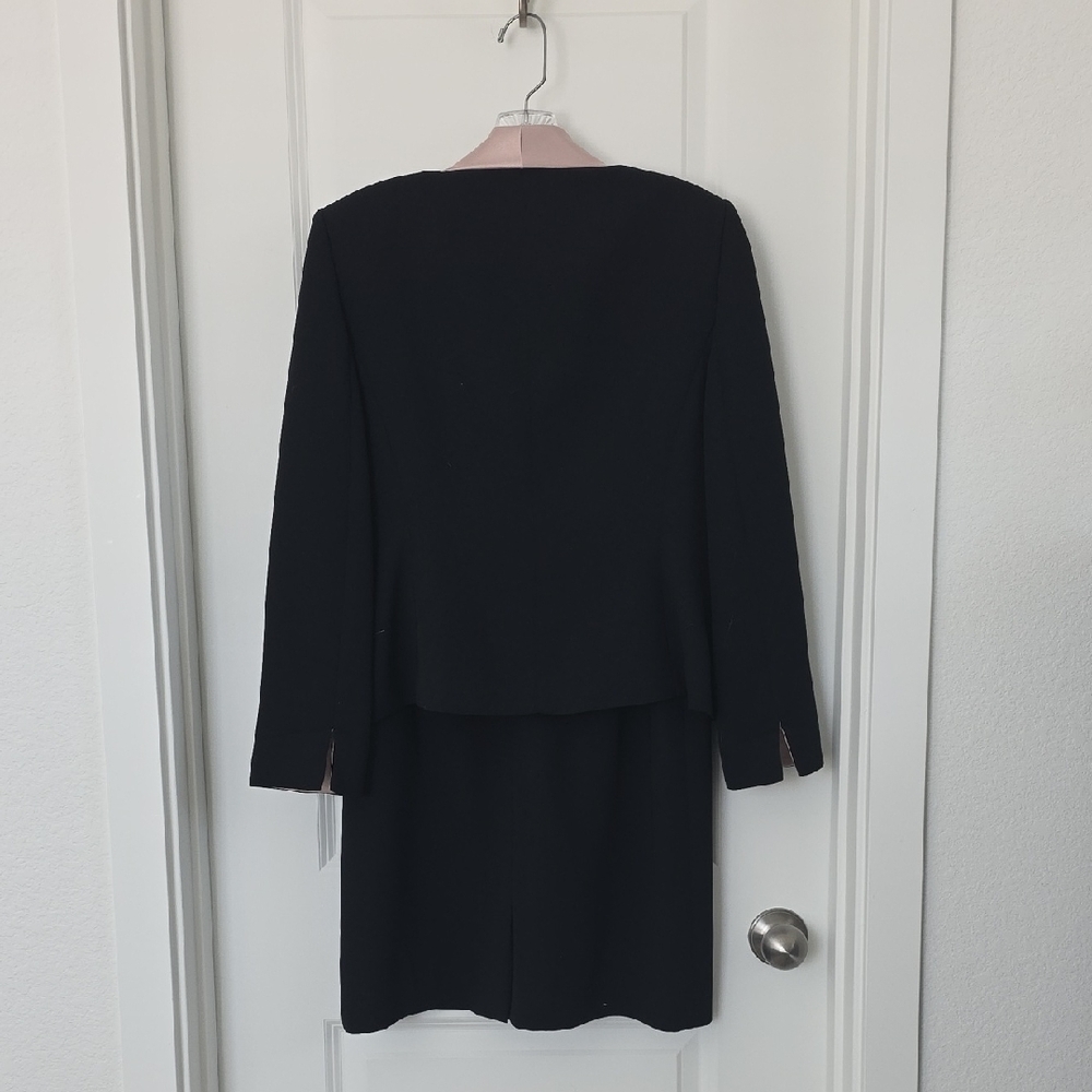 Le Suit Black Suit with Cream Satin Collar and Pencil Skirt - Picture 4 of 10